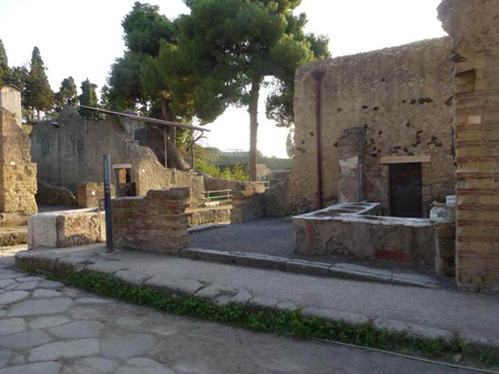 IV.15 Herculaneum, October 2012. Looking south across counter-room, towards other entrance at IV.16. Photo courtesy of Michael Binns.